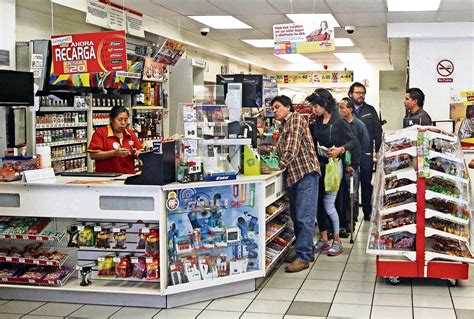 Oxxo Se Sube Al Metro Abre Cinco Tiendas