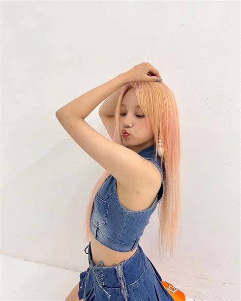 Blue Denim Collared Halter Crop Top Yuqi G I Dle Fashion Chingu