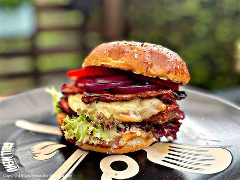 Steak Burger mit Käse und Speck