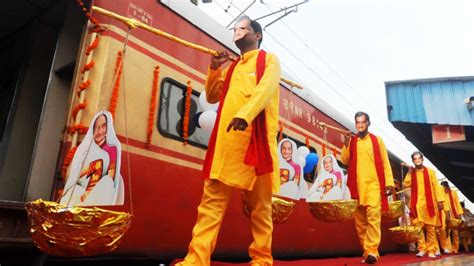 Mukhyamantri Tirth Yatra Scheme Delhi Cm Arvind Kejriwal Flags Off