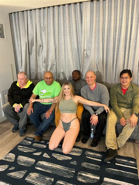 WisconsinTiff On Twitter I Fuck Older Men And Nerds Https T Co JpuxQoVLFQ Twitter