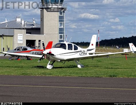 D EDLJ Cirrus SR20 Private Terry Figg JetPhotos