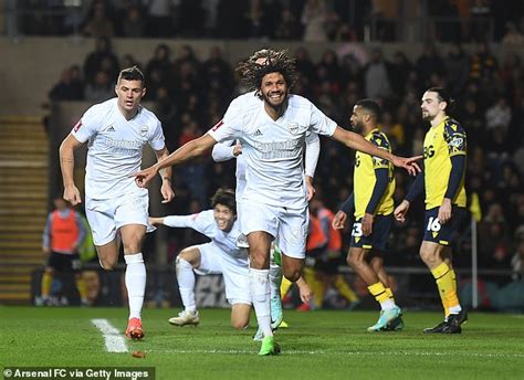 Mohamed Elneny Signs A One Year Contract Extension To Keep Him At