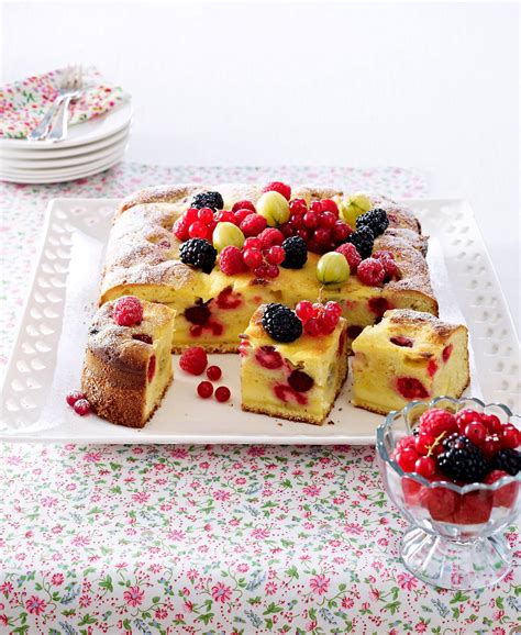 Beeren Eierlikörkuchen mit Crème fraîche Guss Rezept LECKER