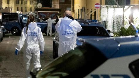 Roma ucciso un 51enne a colpi di pistola mentre è dal benzinaio