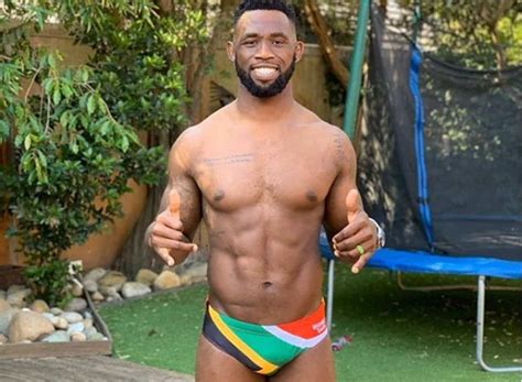 Fafchallenge Accepted Siya Kolisi Strips Down For Cancer Awareness