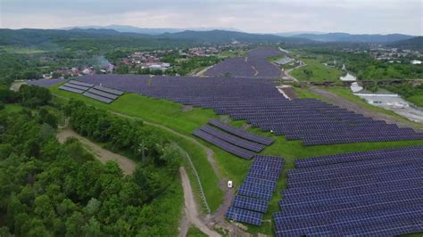 Cel mai mare parc fotovoltaic din Dâmbovița construit în locul