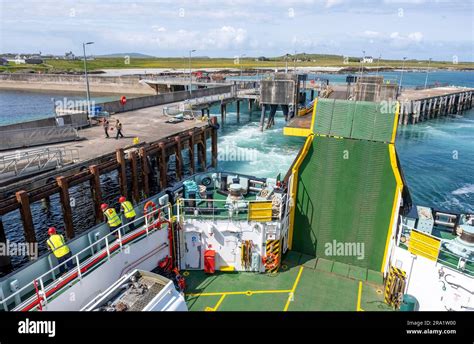 Oban tiree ferry hi-res stock photography and images - Alamy