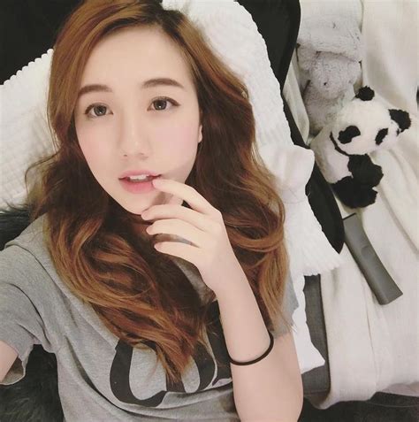 Lộ clip 18 Hot girl Mie Nguyễn khoe hàng show bím mông vú căng mọng