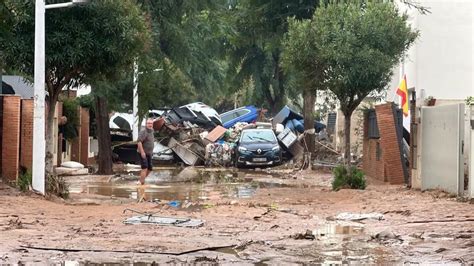 Las Inundaciones En Valencia Dejaron Al Menos Muertos