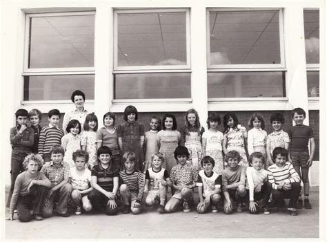 Photo De Classe CE2 Mme Lantoine De 1977 Ecole Henri Grenier Saint