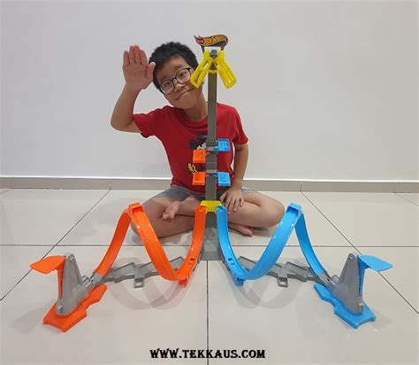 Hot Wheels Action Loop Launch Toy Review Tekkaus Malaysia Lifestyle Blogger Influencer
