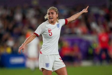 Euro Ex England Skipper Steph Houghton Dropped From England Squad