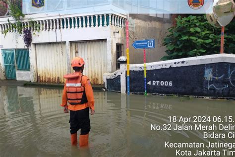 Kamis Pagi Banjir Kembali Terjadi Di Rt Jakarta Timur Antara News