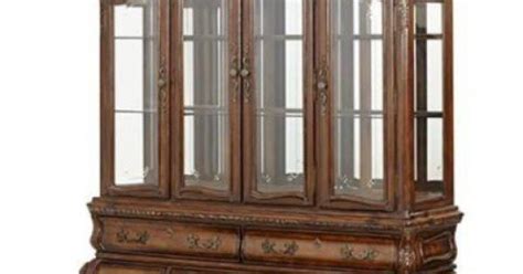Купить классическую четырехдверную витрину для посуды в гостиную в ...