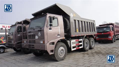 Sinotruk HOWO 70t 420HP Heavy Duty Mining Dump Tipper Truck Abdominal