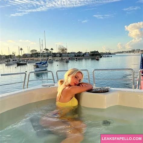 Natalie Reynolds Slutty Blonde TikToker OnlyFans Leaks