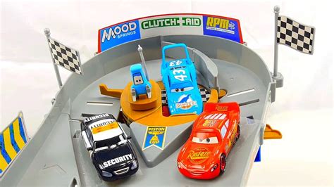 ТАЧКИ Молния Мак Куин и Трек Кубок Поршня - Машинки с трассой из ...