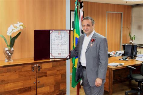 Roberto De Lucena Recebe Medalha Dr Usio Marcondes De Sousa Roberto