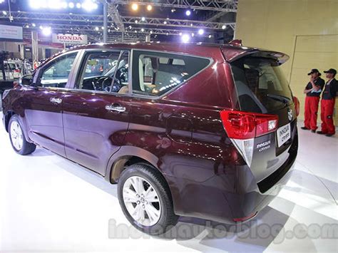 Toyota Innova Crysta Vs Mahindra Xuv500 Comparison Toyota Innova