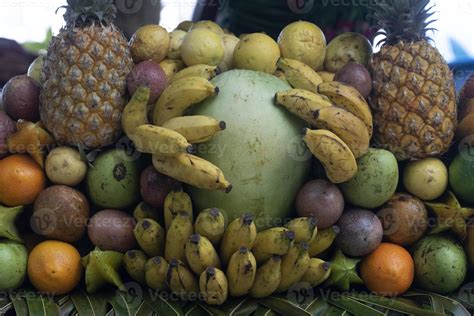 Muchos Tipos De Frutas Tropicales En El Mercado Foto De Stock