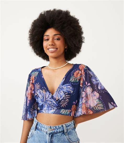 Blusa Cropped Em Tule Com Manga Godê Com Pregas E Estampa Floral Azul