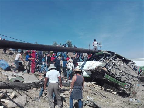 Deja accidente de autobús al menos 11 muertos