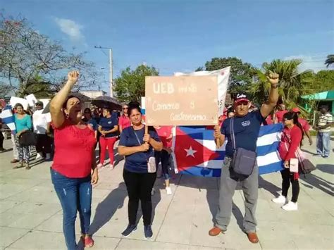 Realizan Desfiles Por El Primero De Mayo En Poblados De Villa Clara