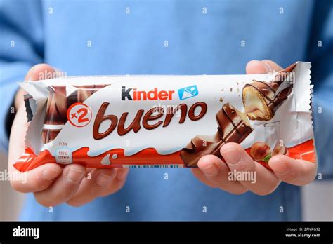 Kinder Bueno People Hi Res Stock Photography And Images Alamy