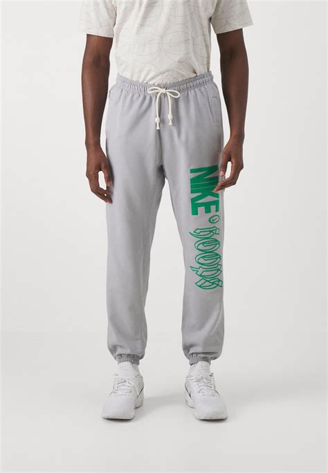 Nike Performance Pant Jogginghose Wolf Grey Stadium Green Grau