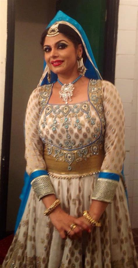 Asha Sarath Malayalam Serial Actress Hot Navel Show In Saree Mallufun