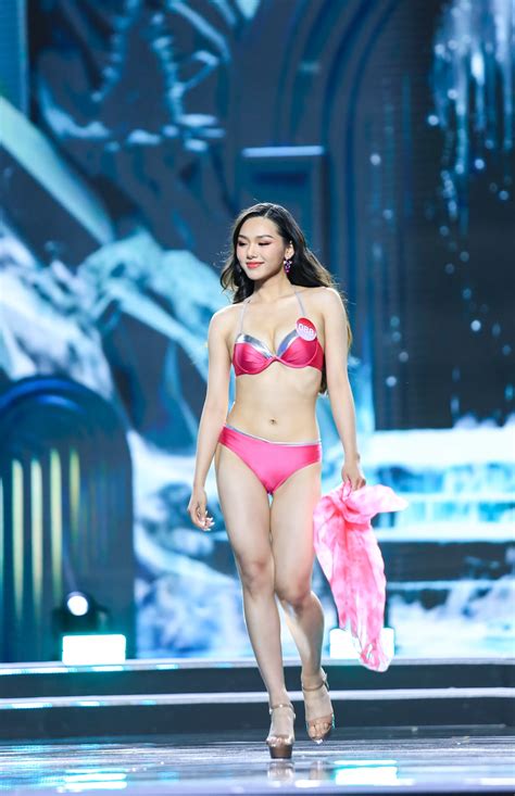 Huỳnh Thị Thanh Thủy và Top Hoa hậu Việt Nam nóng bỏng khi trình diễn bikini