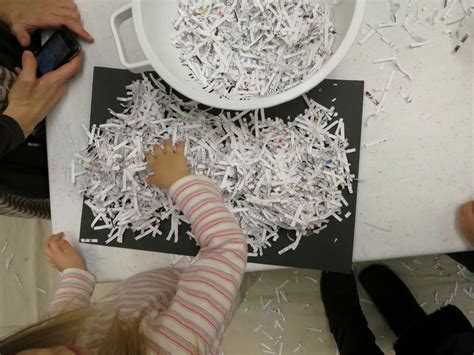 Toddler Art Class: Shredded Paper Snow : library makers