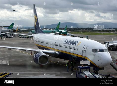 Ryanair emergency landing Stock Photo - Alamy
