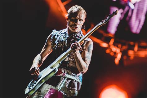 Red Hot Chili Peppers Celebra Lbum Cl Ssico E Encerra O Rock In Rio