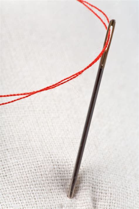 Premium Photo Needle With Red Thread