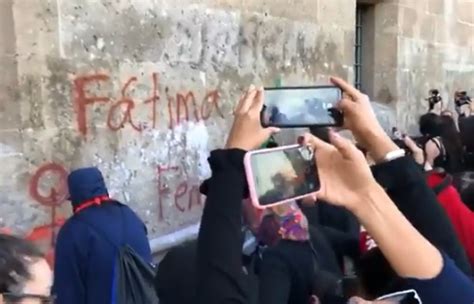 Protestan Colectivos Feministas En Palacio Nacional Pintan Paredes