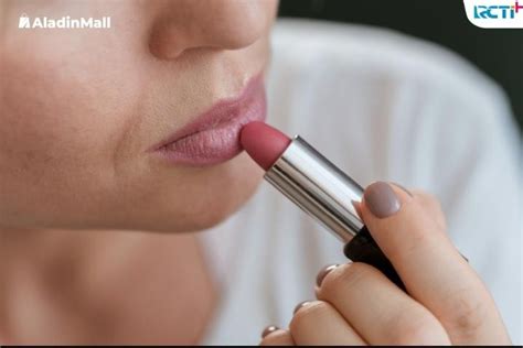 5 Warna Lipstik Untuk Bibir Gelap Brown Nude Paling Diincar