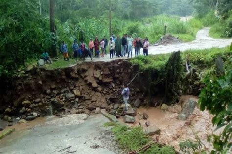 Pasco colapso de puente incomunica a pobladores de Entre Ríos News