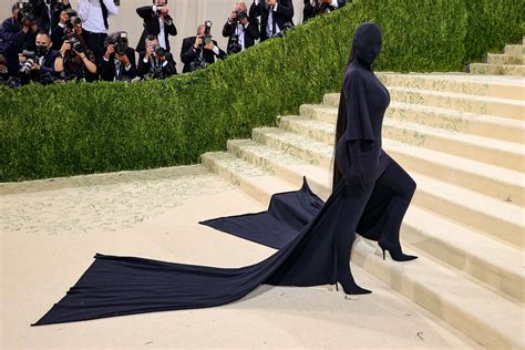 Download Dress To Impress At The Annual Met Gala