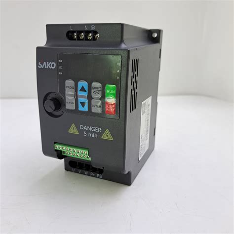 SAKO SKI780 2D2G 1 In 300 VDC 220VAC Out 3PH 0 400Hz