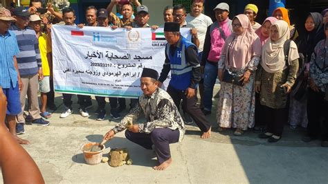 Proses Peletakan Batu Pertama Untuk Pembangunan Masjid Yayasan Assalam