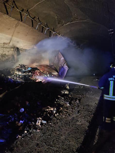 Messina Tir In Fiamme Inferno Nella Galleria Telegrafo A20 Chiusa