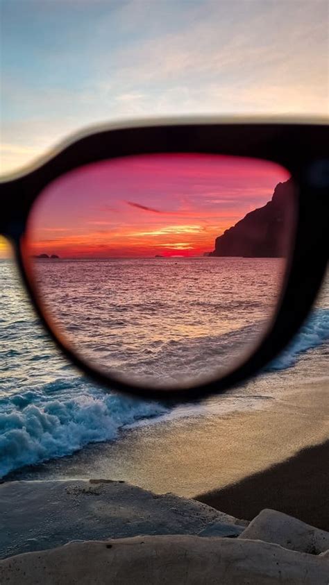 Puesta De Sol Escénica a Través De Lentes De Sol Detrás De Las Islas Li