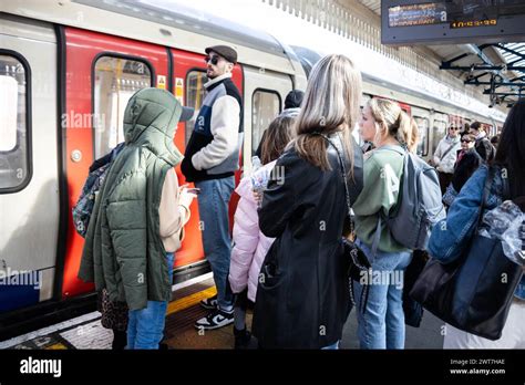 Hammersmith And City Line Closures Hi Res Stock Photography And Images