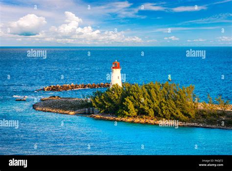 Phare du Port de Nassau aux Bahamas C est présenté comme le plus