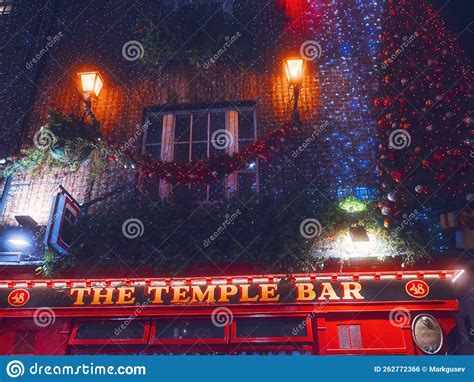 Dublin Ireland 11 27 2022 Illuminated And Decorated Temple Bar At