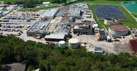 Tyson Plant Closure Leaves Noel Workers Facing Uncertain Future Incluye Versión En Español