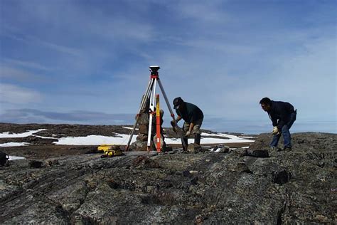 The Nunavut Land Claims Agreement NT Underhill Geomatics Ltd