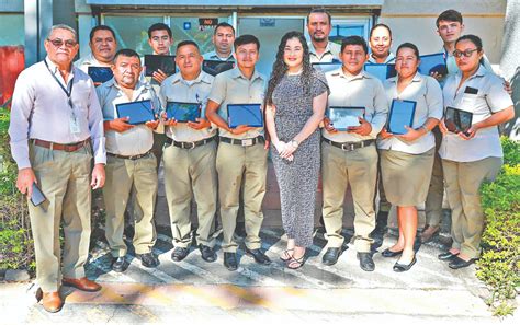 Entregan Equipo Tecnol Gico A Promotores De Salud Diario El Salvador